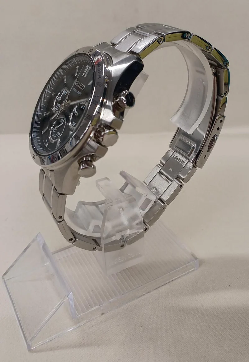 SEIKO Quarz-Armbanduhr 8T63-00D0