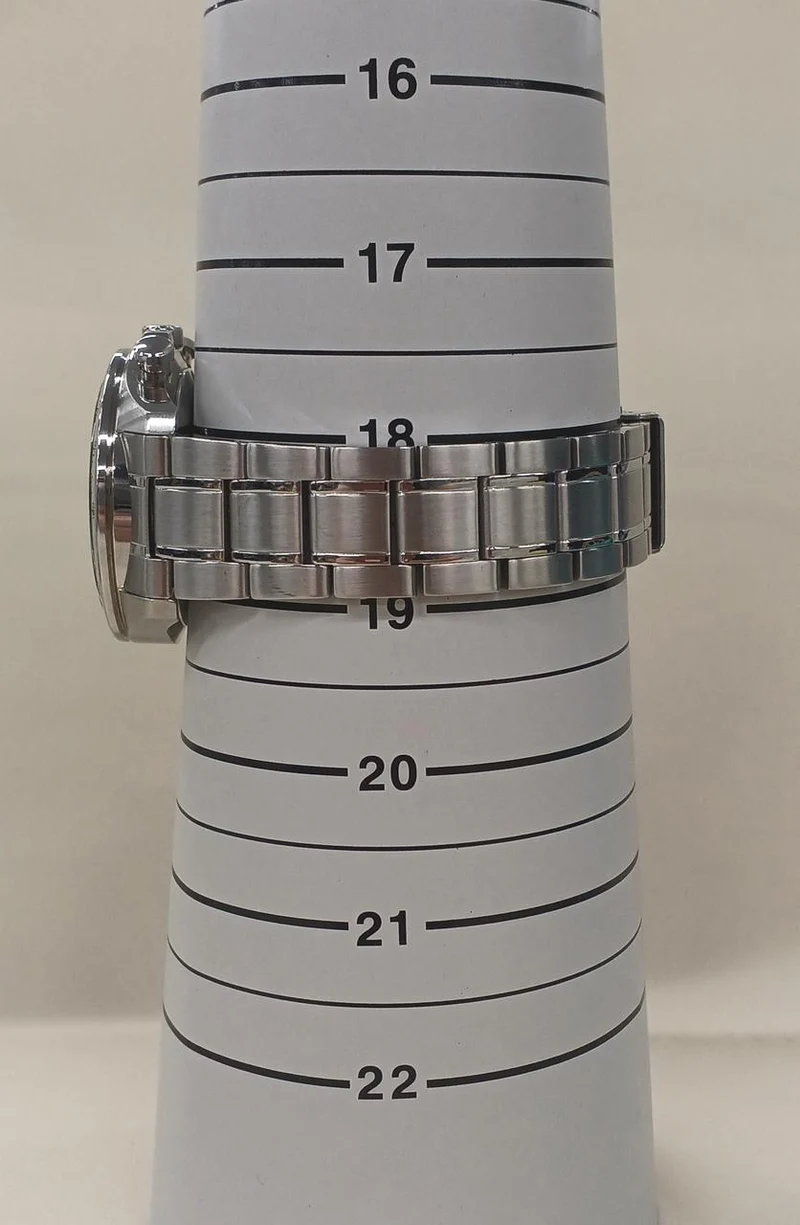 SEIKO Quarz-Armbanduhr 8T63-00D0