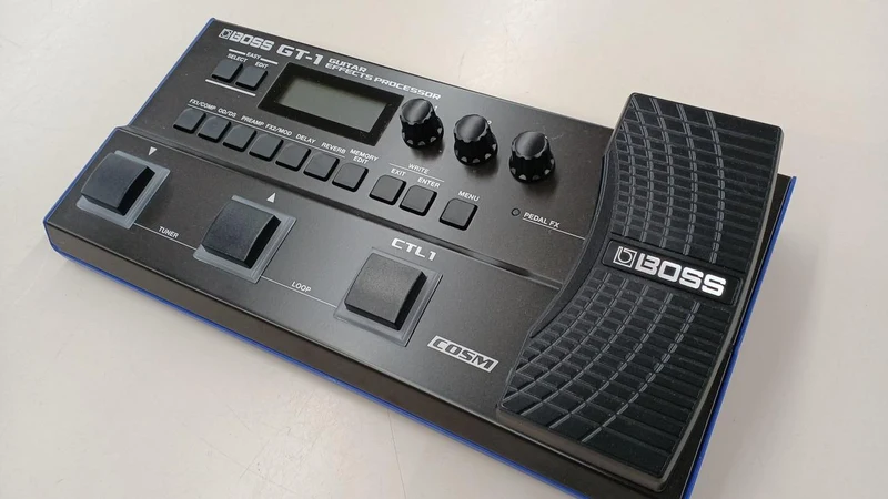 BOSS Multi-Effektgerät GT-1
