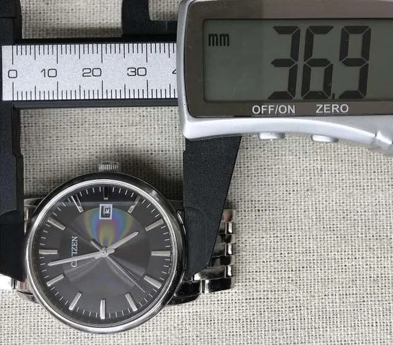 CITIZEN ECO-DRIVE Solar-Armbanduhr E111