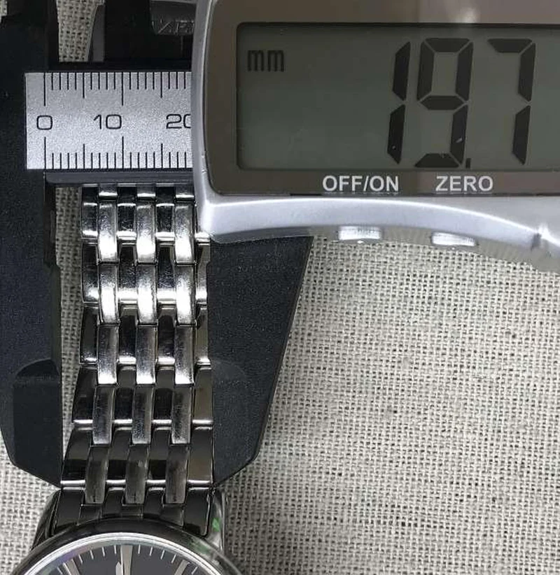 CITIZEN ECO-DRIVE Solar-Armbanduhr E111