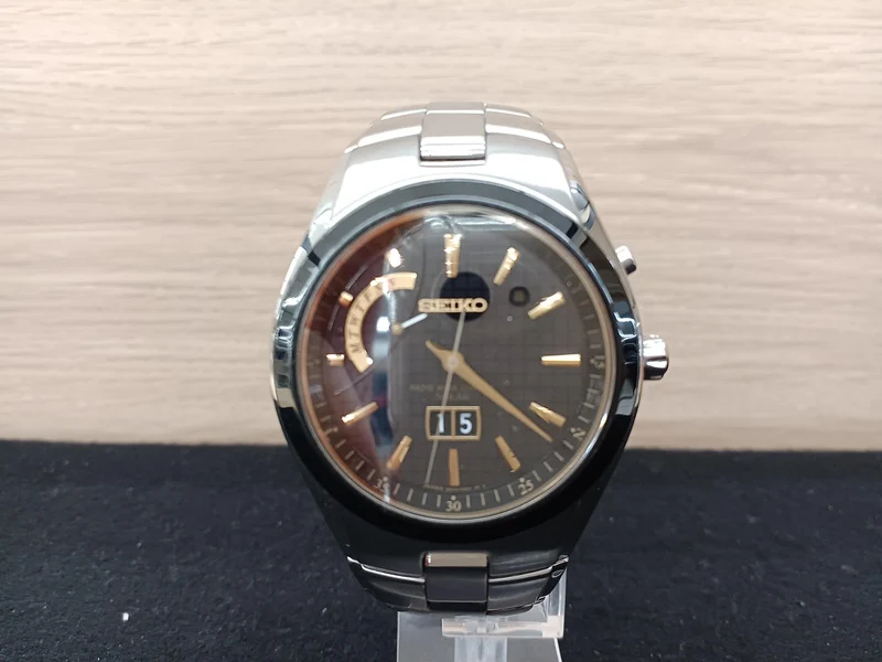 SEIKO Solar-Armbanduhr 8B43-0AB0