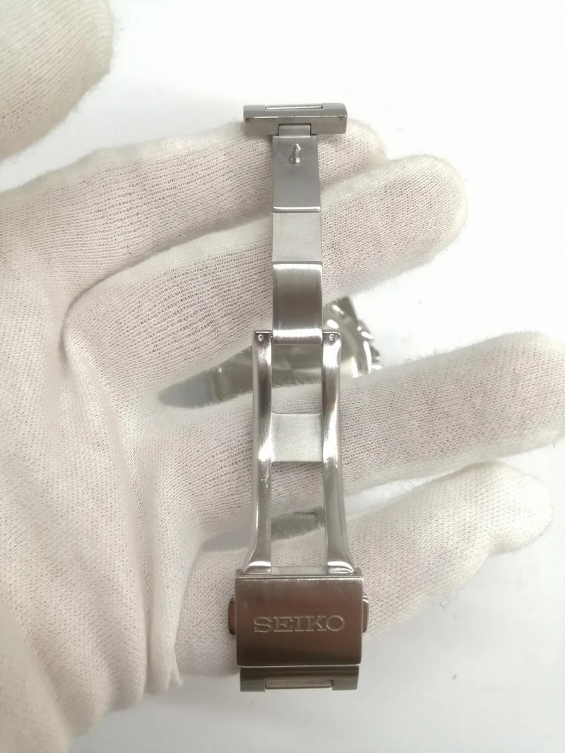 SEIKO Solar-Armbanduhr 8B82-0AL0