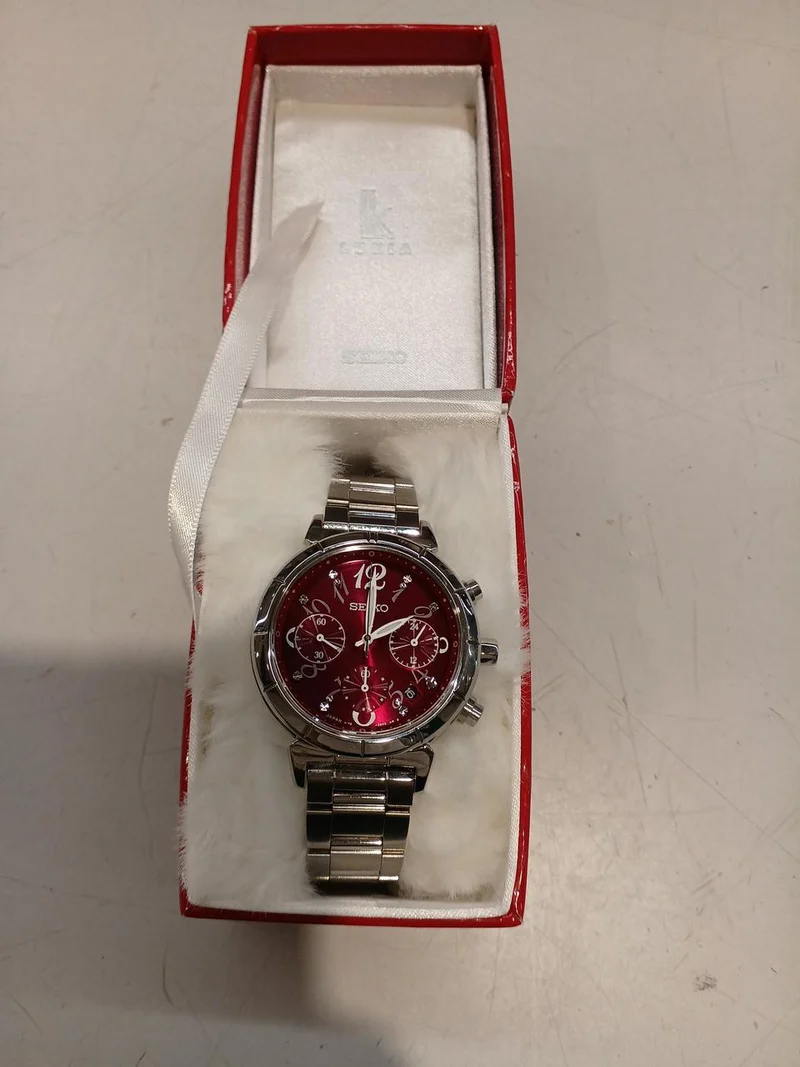 SEIKO Solar-Armbanduhr V175
