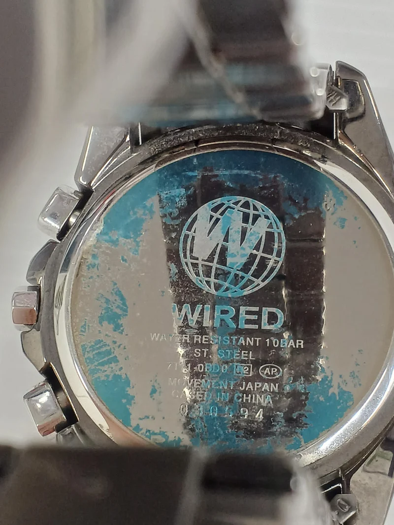 SEIKO WIRED Chronograph 7T11-0bd0 Lila × Metallgehäuseboden weist Kratzer auf