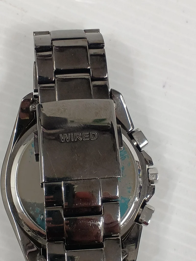 SEIKO WIRED Chronograph 7T11-0bd0 Lila × Metallgehäuseboden weist Kratzer auf