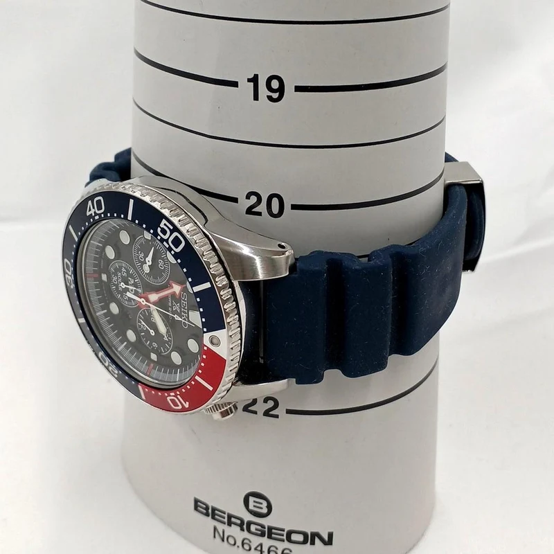 SEIKO Chronograph V175-0AD0