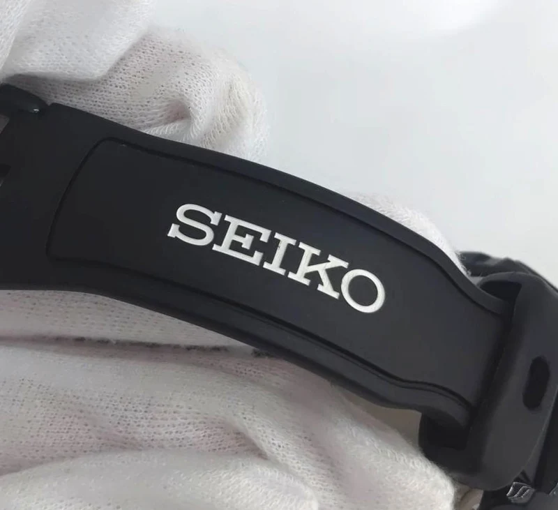 SEIKO Solar-Armbanduhr S822-00A0