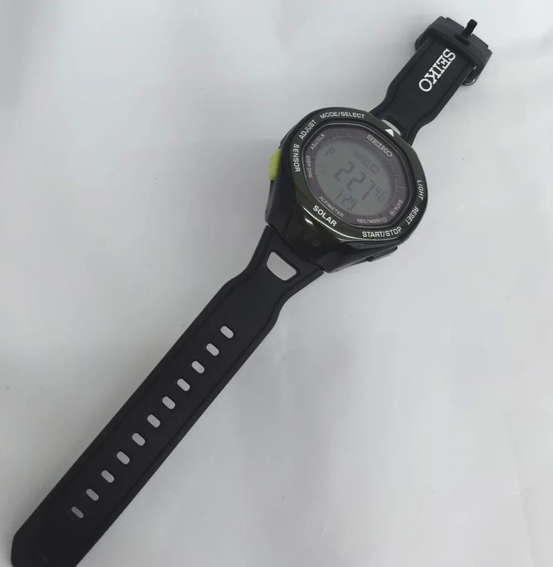 SEIKO Solar-Armbanduhr S822-00A0