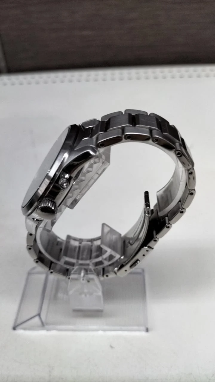 SEIKO Radio Solar (Marineblaues Zifferblatt) 7B24-0BR0 mit Kratzern auf dem Glas