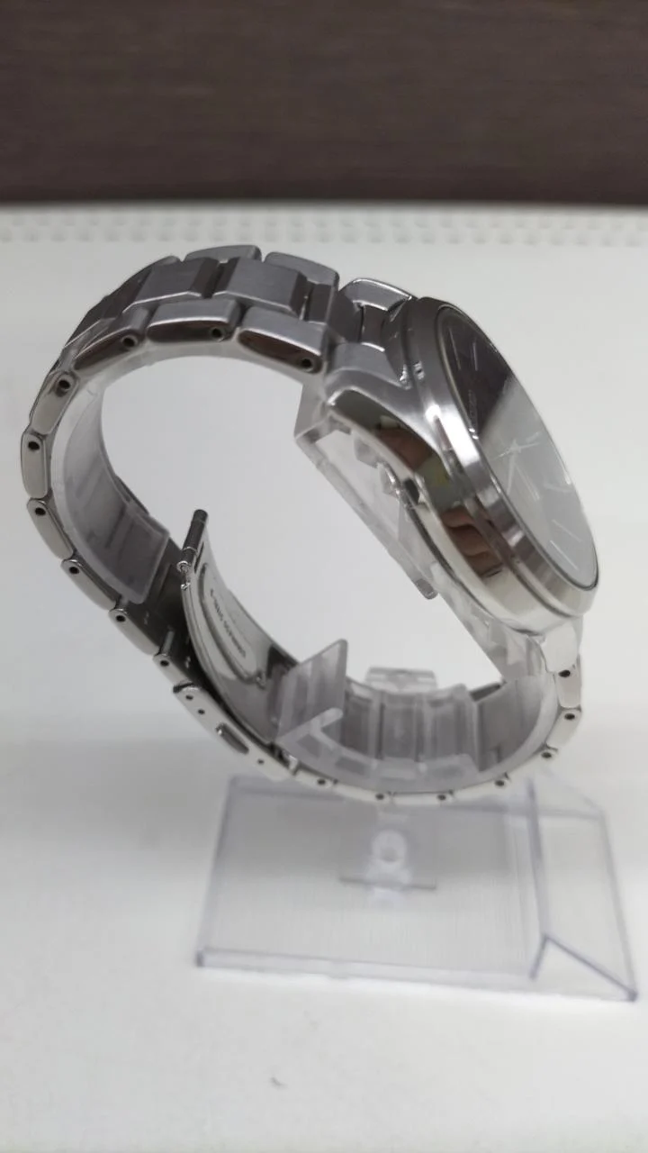SEIKO Radio Solar (Marineblaues Zifferblatt) 7B24-0BR0 mit Kratzern auf dem Glas