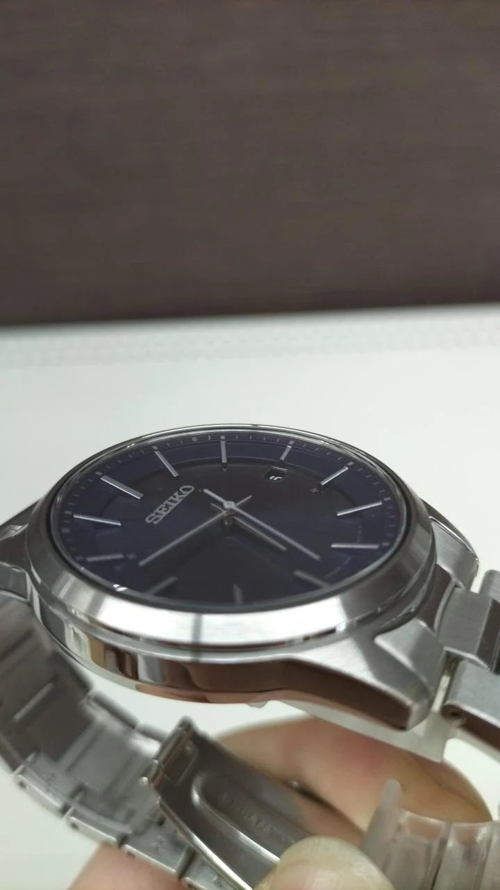 SEIKO Radio Solar (Marineblaues Zifferblatt) 7B24-0BR0 mit Kratzern auf dem Glas