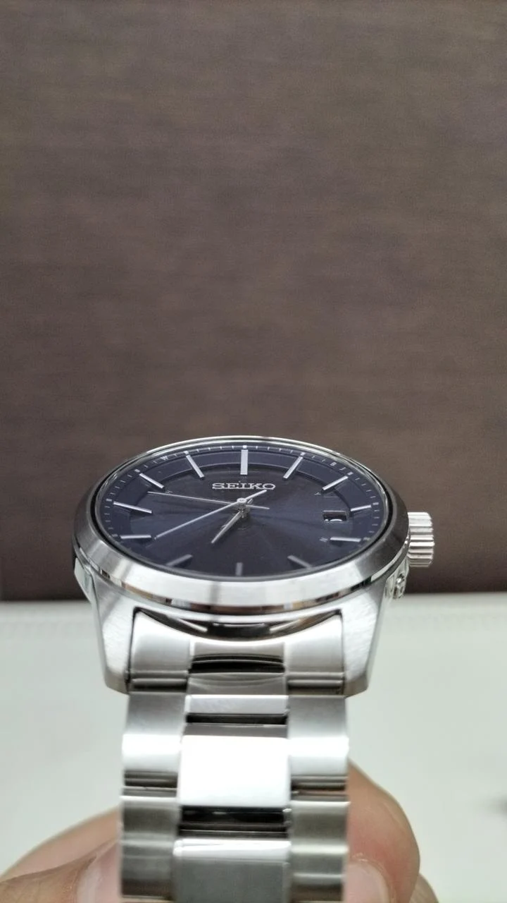 SEIKO Radio Solar (Marineblaues Zifferblatt) 7B24-0BR0 mit Kratzern auf dem Glas
