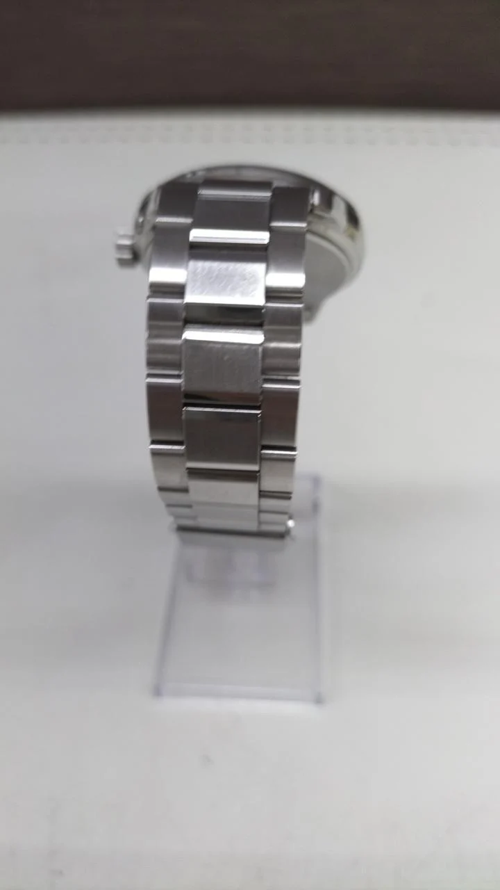 SEIKO Radio Solar (Marineblaues Zifferblatt) 7B24-0BR0 mit Kratzern auf dem Glas