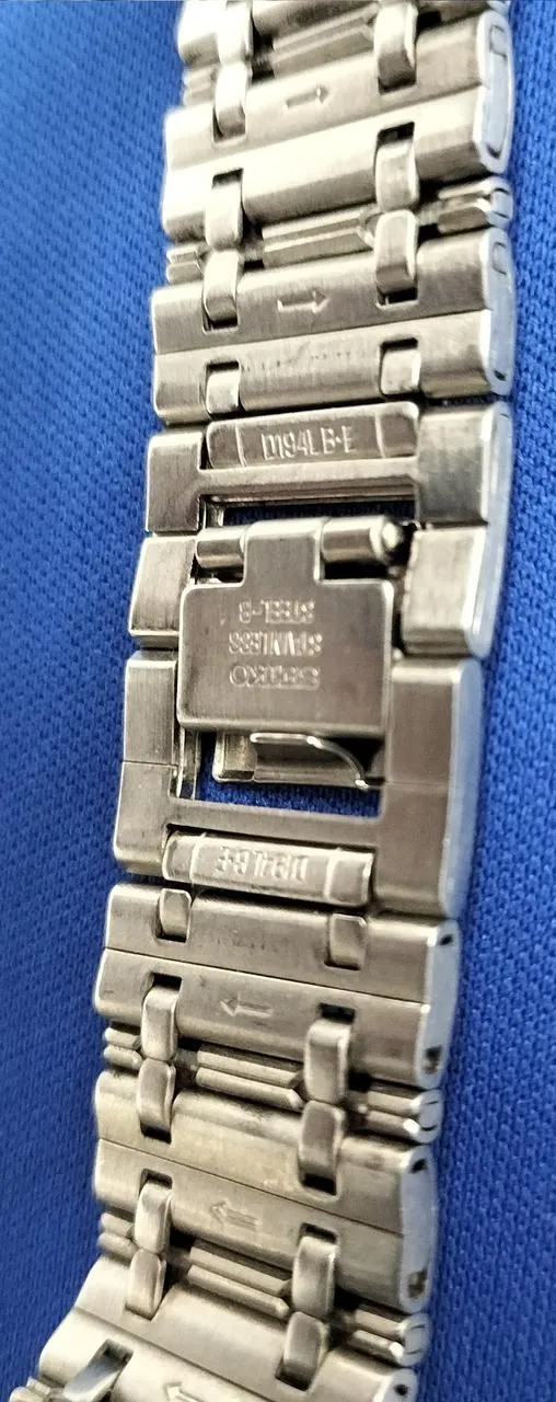 SEIKO Quarz-Analog-Armbanduhr V145-0D40