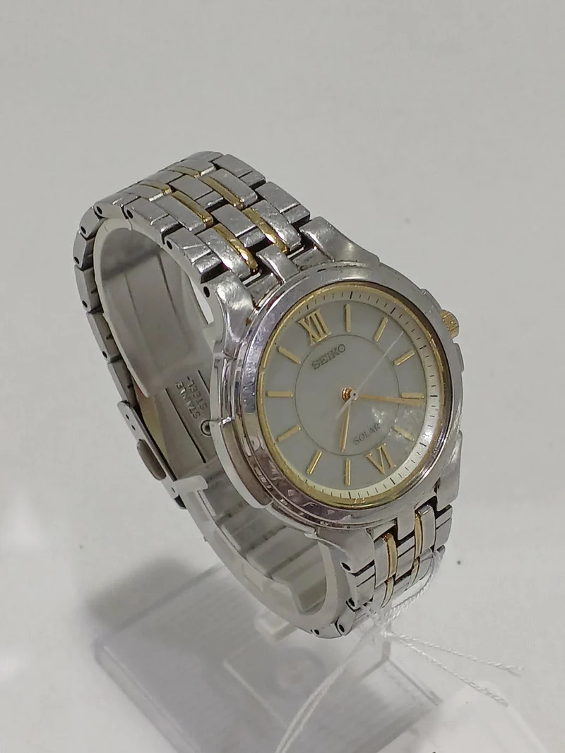 SEIKO Solar-Armbanduhr V181-0AK0