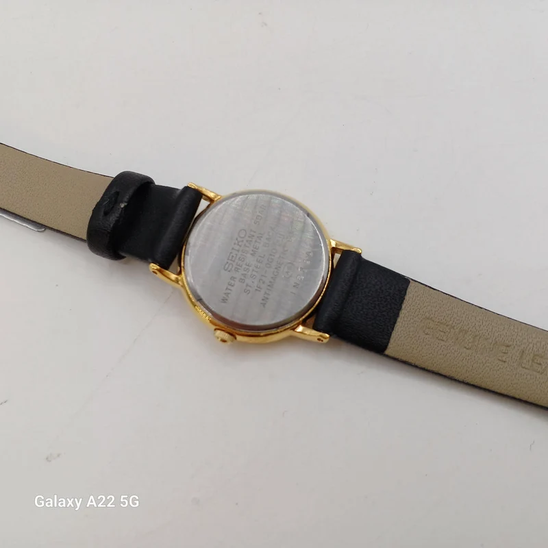 SEIKO Quarz-Armbanduhr AVENUE 1F21-0010