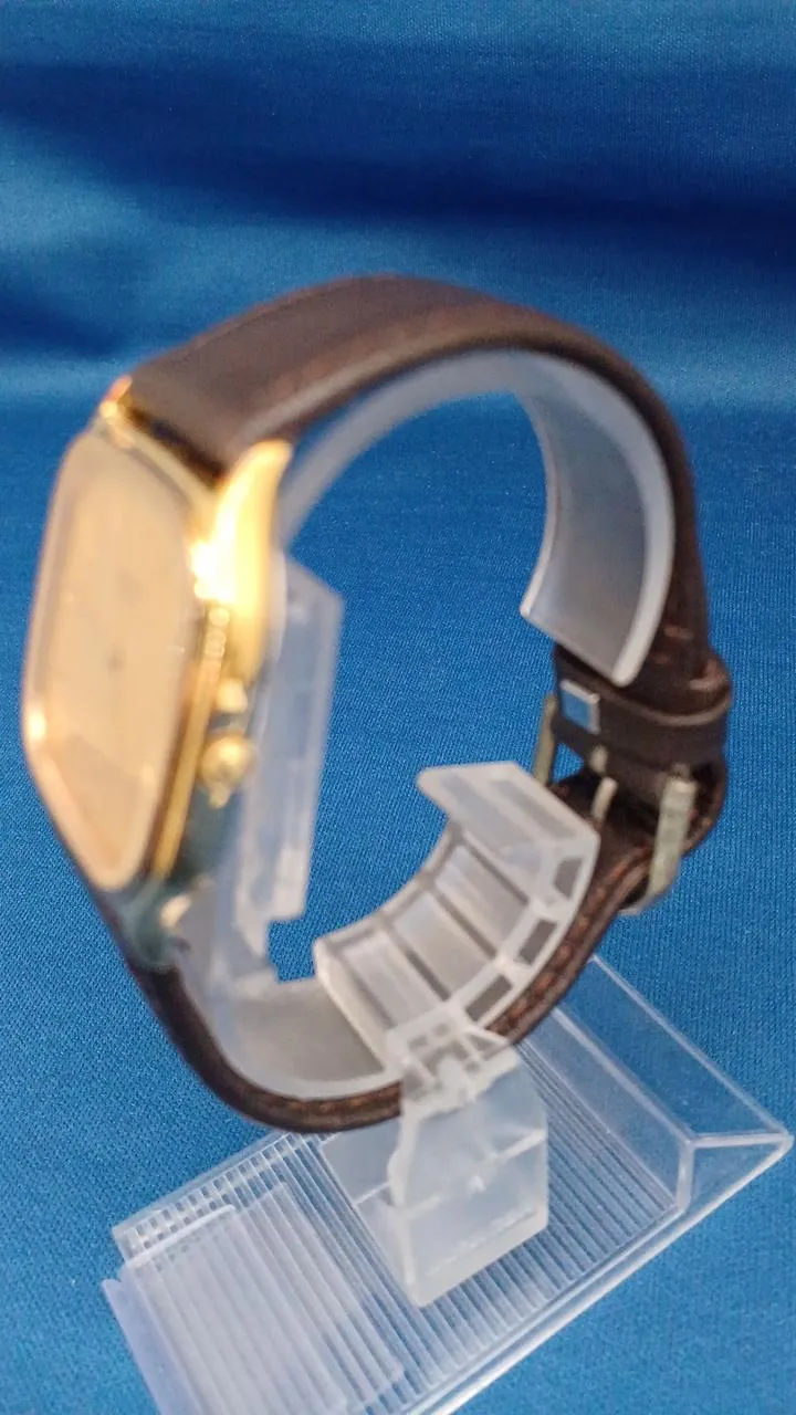 SEIKO Goldene quadratische Quarz-Armbanduhr 9021-5160