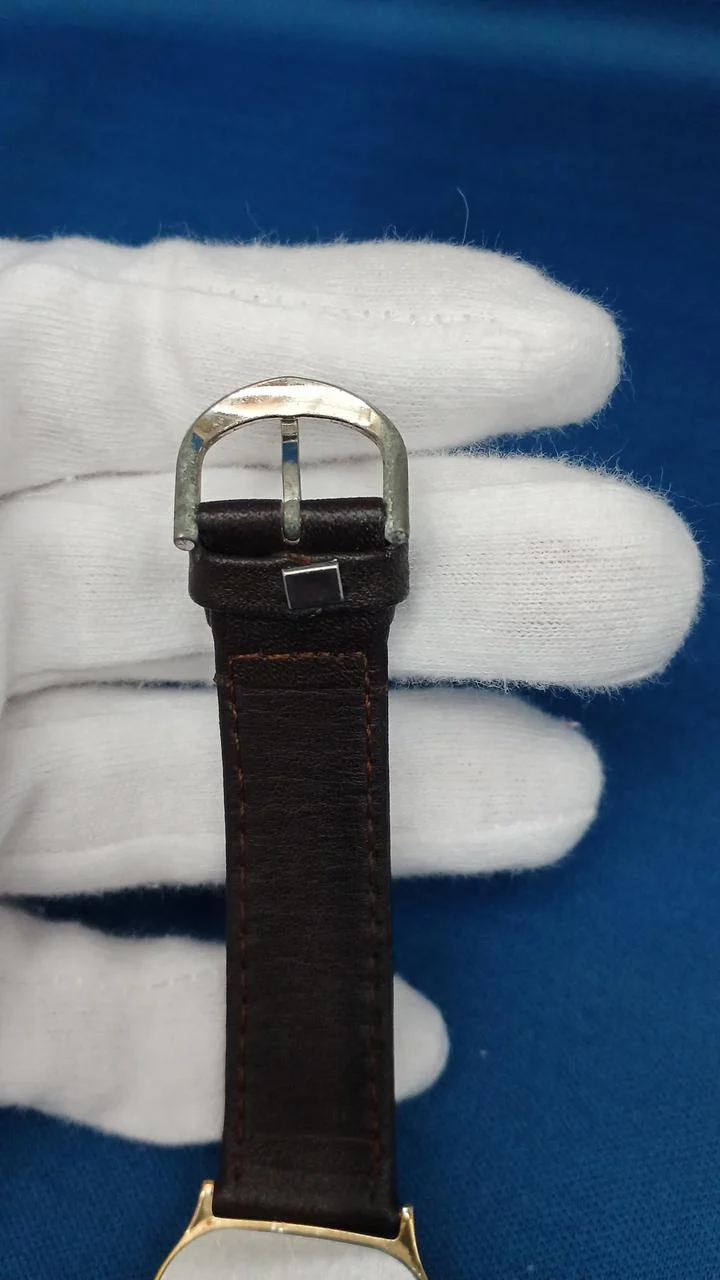 SEIKO Goldene quadratische Quarz-Armbanduhr 9021-5160