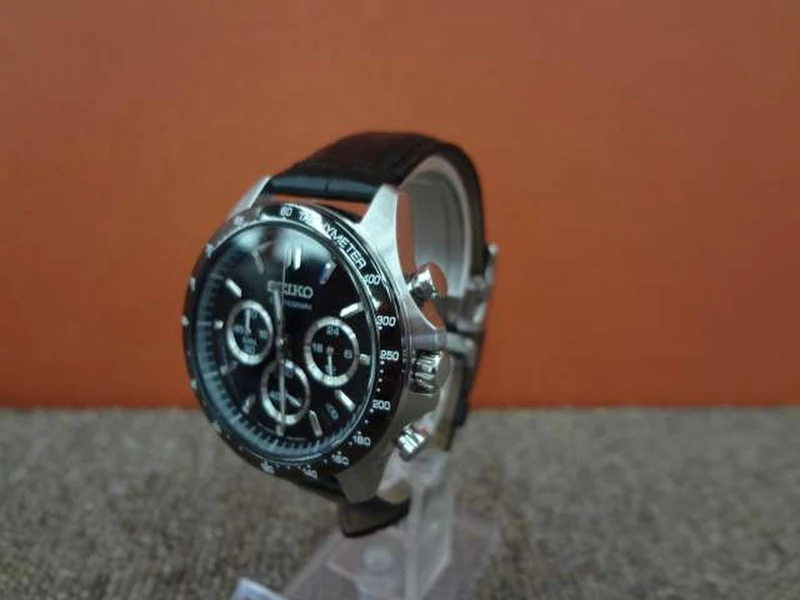 SEIKO Quarz-Analog-Armbanduhr 8T63-00D0