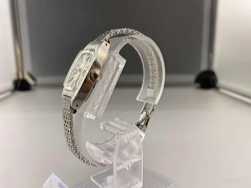 [SCHROTT] SEIKO Damen-Armbanduhr mit Handaufzug (23 Steine) 1520-3530