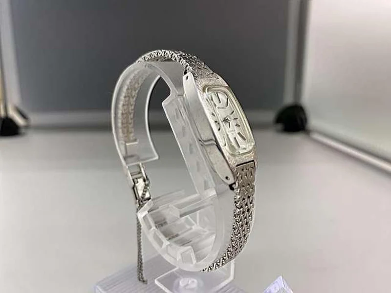 [SCHROTT] SEIKO Damen-Armbanduhr mit Handaufzug (23 Steine) 1520-3530