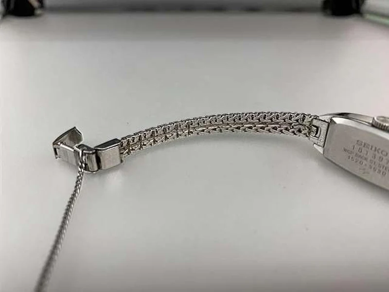 [SCHROTT] SEIKO Damen-Armbanduhr mit Handaufzug (23 Steine) 1520-3530