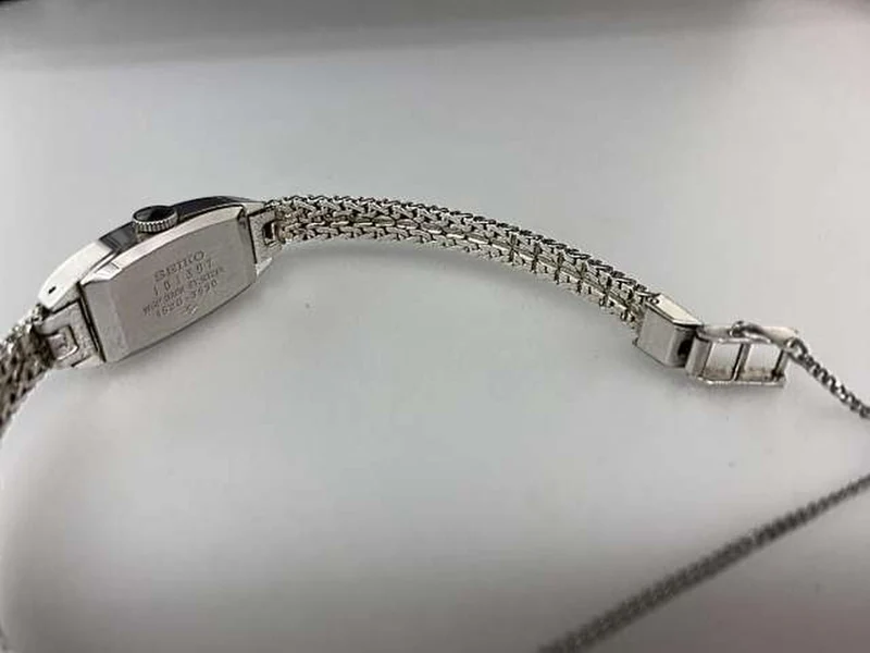 [SCHROTT] SEIKO Damen-Armbanduhr mit Handaufzug (23 Steine) 1520-3530