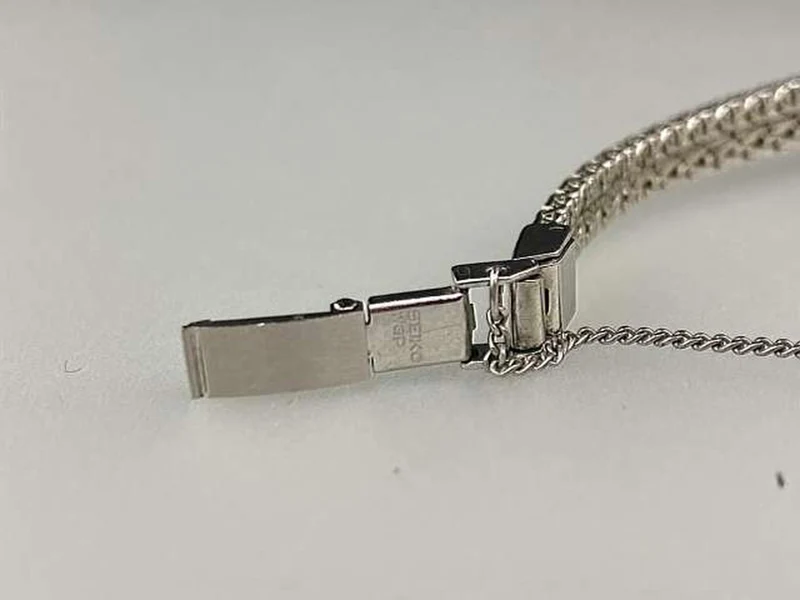 [SCHROTT] SEIKO Damen-Armbanduhr mit Handaufzug (23 Steine) 1520-3530