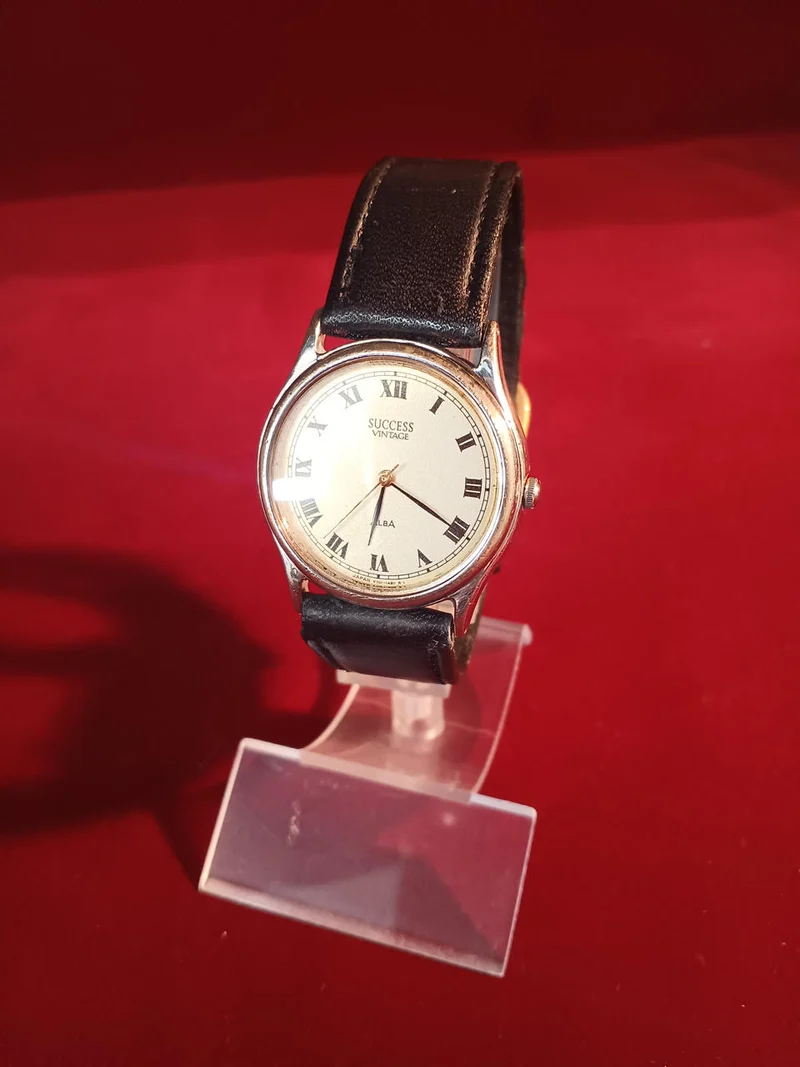 SEIKO Quarz-Armbanduhr V701-6C80
