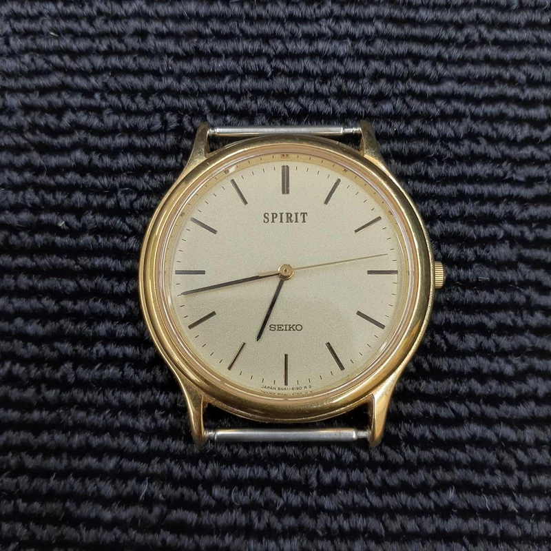 SEIKO Quartz mit Text auf der Rückseite 8N41-6130