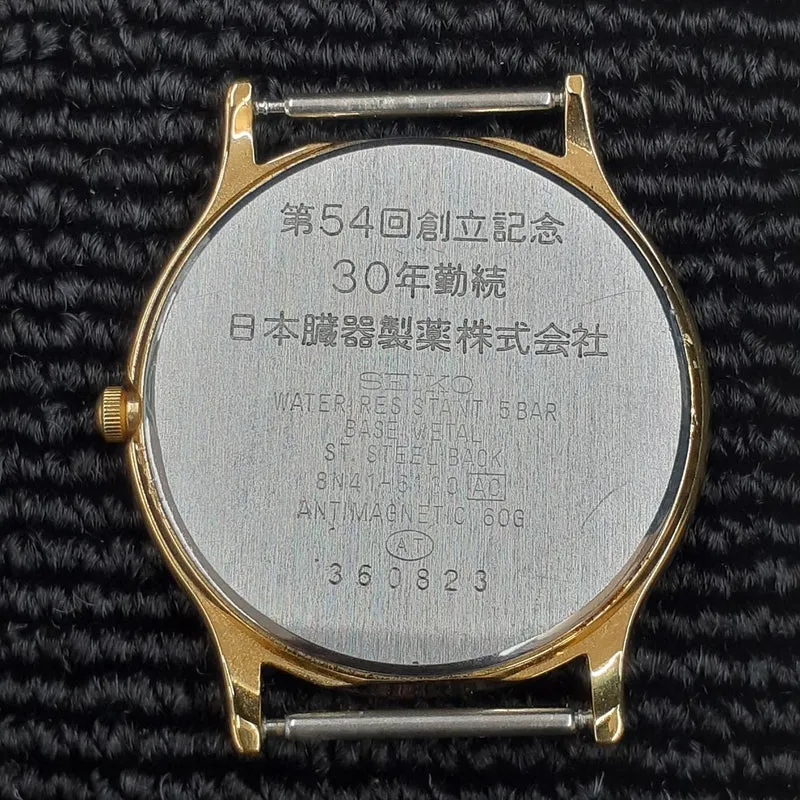 SEIKO Quartz mit Text auf der Rückseite 8N41-6130