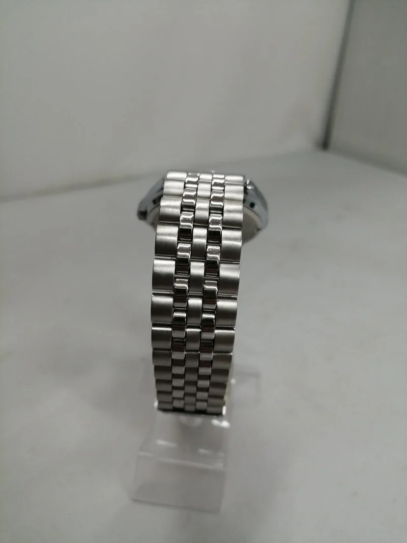 SEIKO Quarz-Armbanduhr V733-7A70