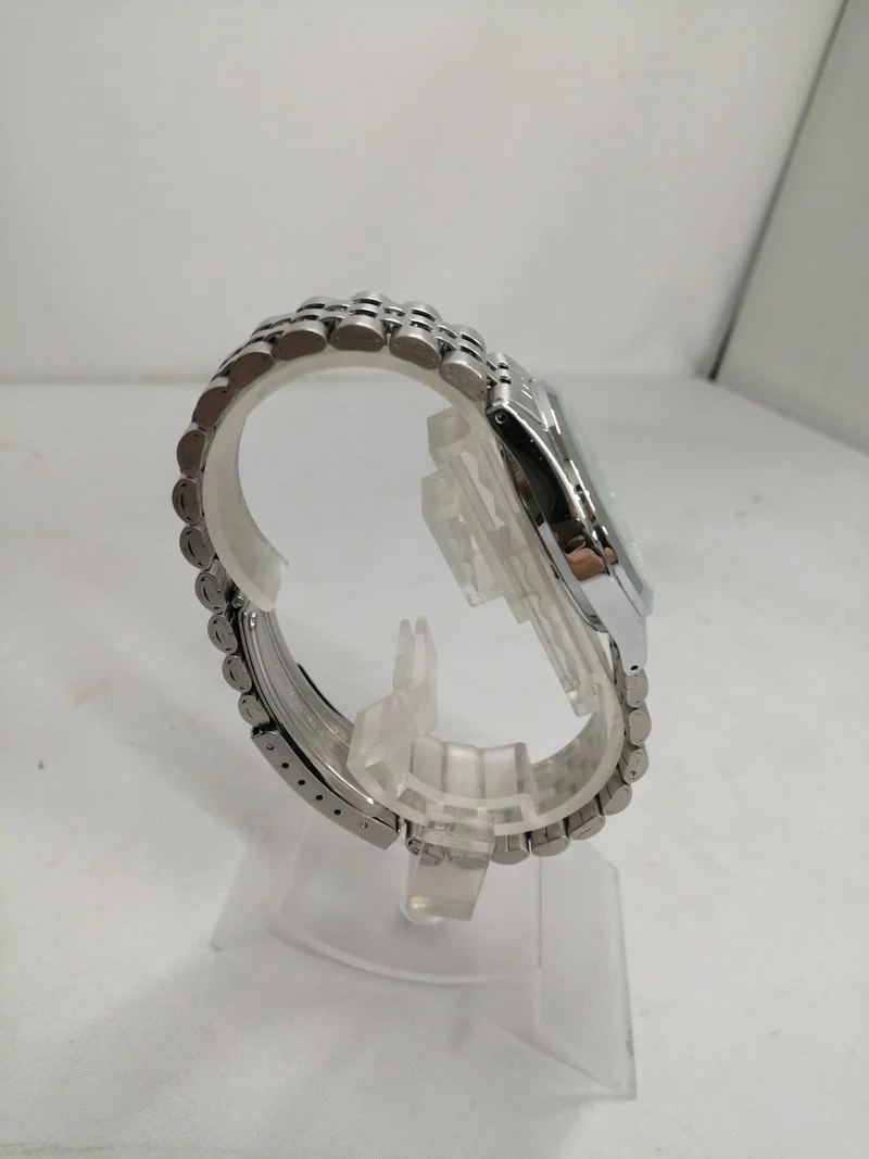 SEIKO Quarz-Armbanduhr V733-7A70