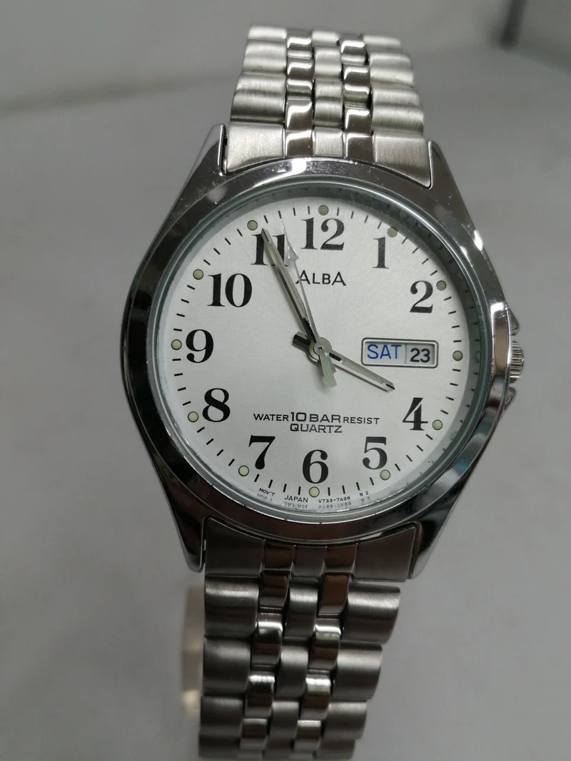 SEIKO Quarz-Armbanduhr V733-7A70