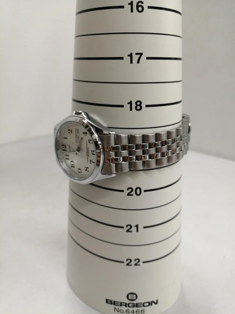 SEIKO Quarz-Armbanduhr V733-7A70
