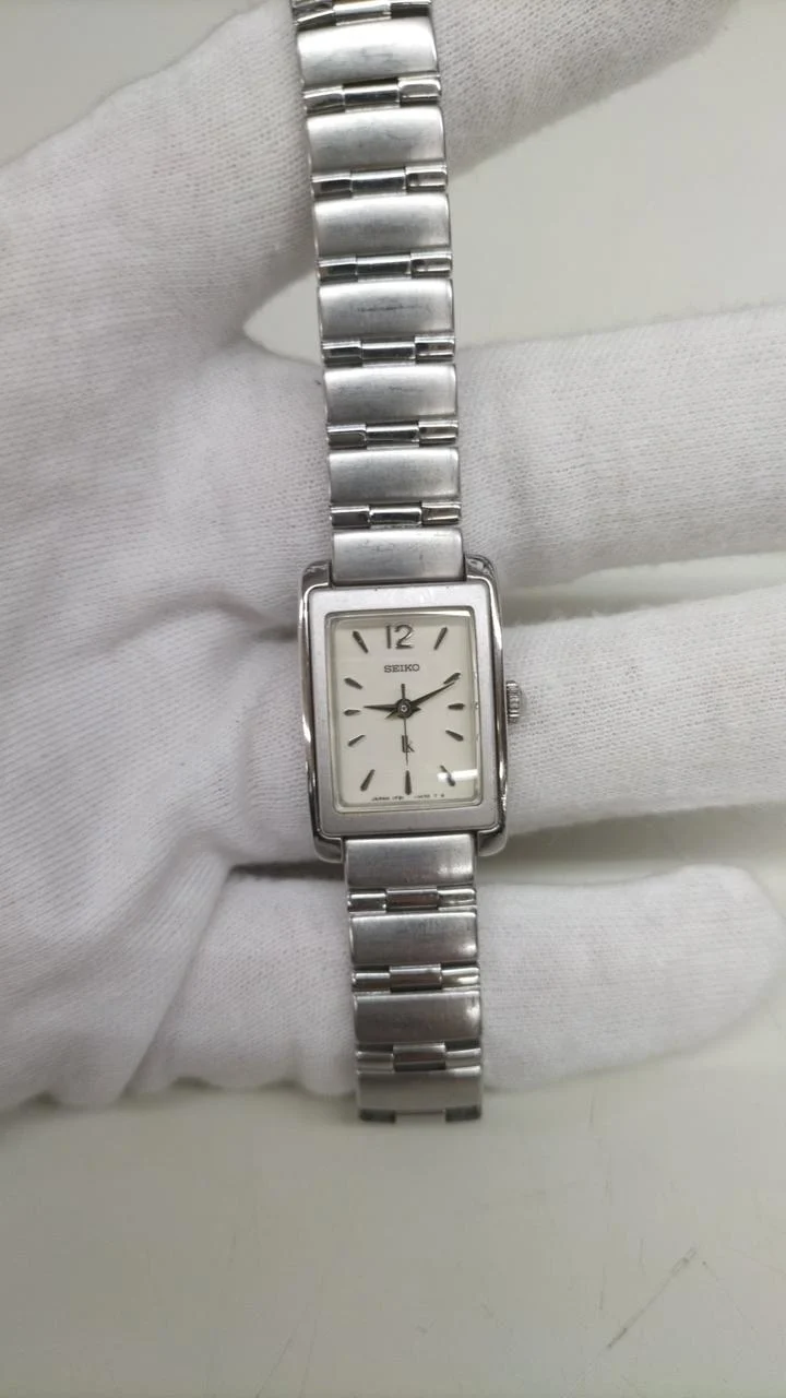SEIKO Quartz 1F21-5D10
