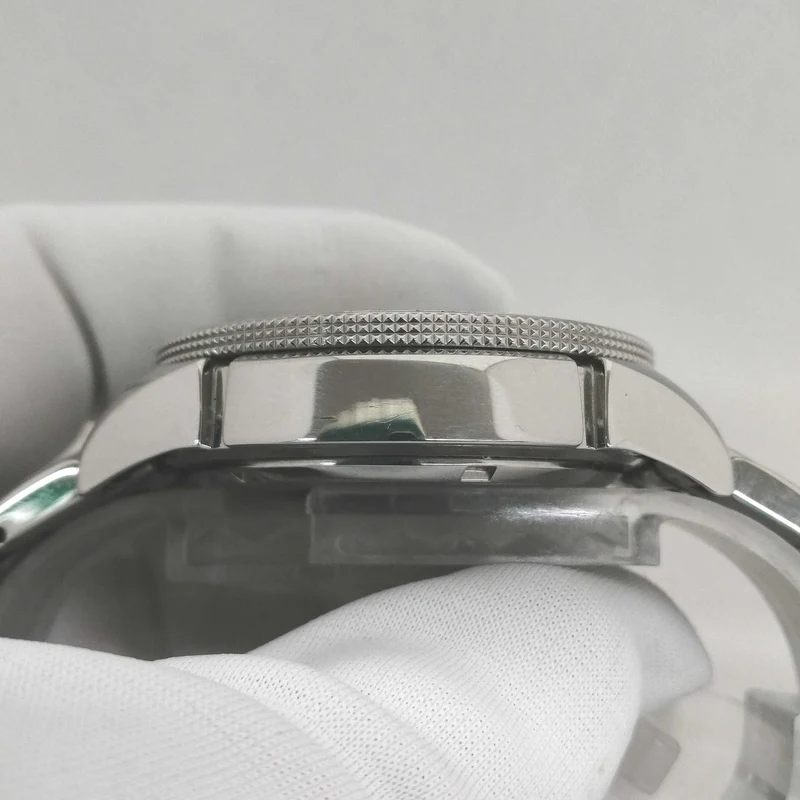 SEIKO Solar-Armbanduhr V195-0AD0
