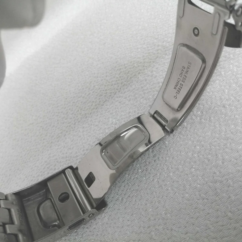 SEIKO Solar-Armbanduhr V195-0AD0