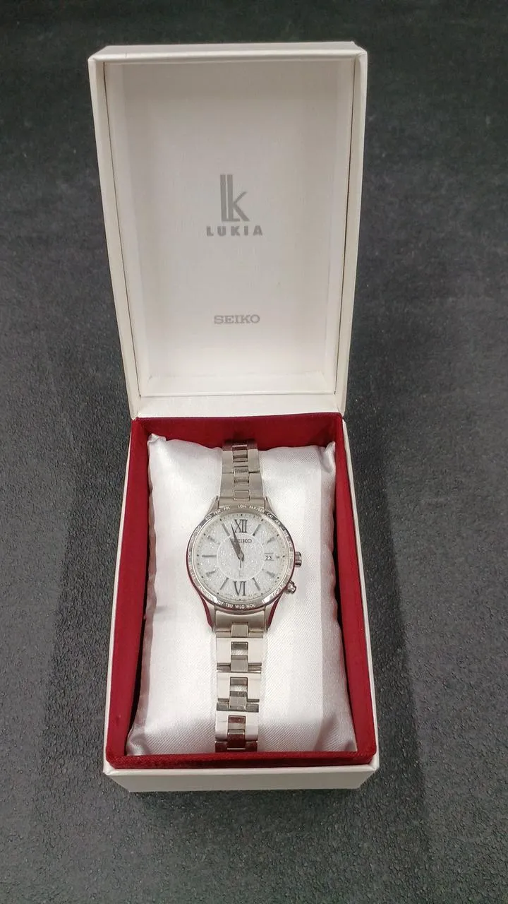 SEIKO Solar-Armbanduhr 1B35-0AB0