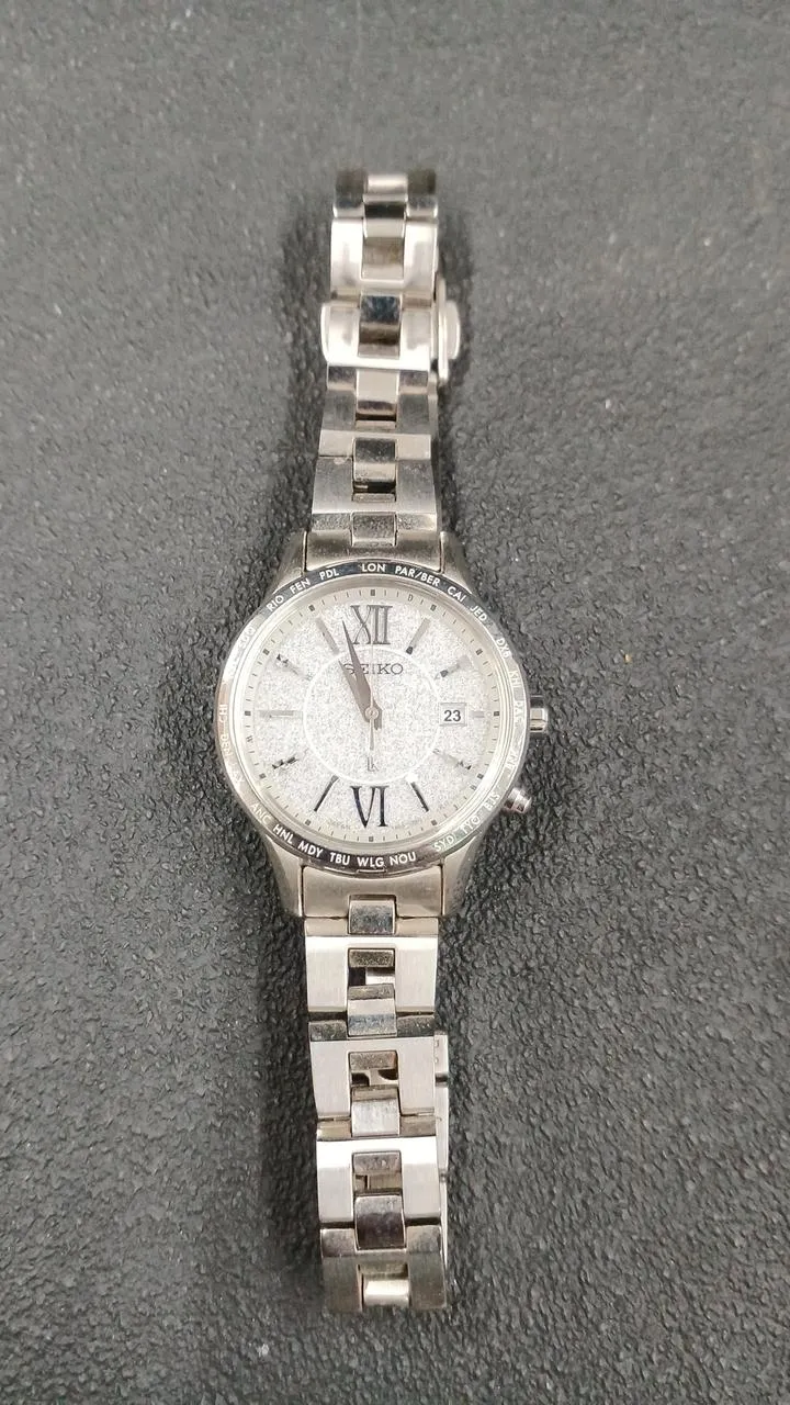 SEIKO Solar-Armbanduhr 1B35-0AB0