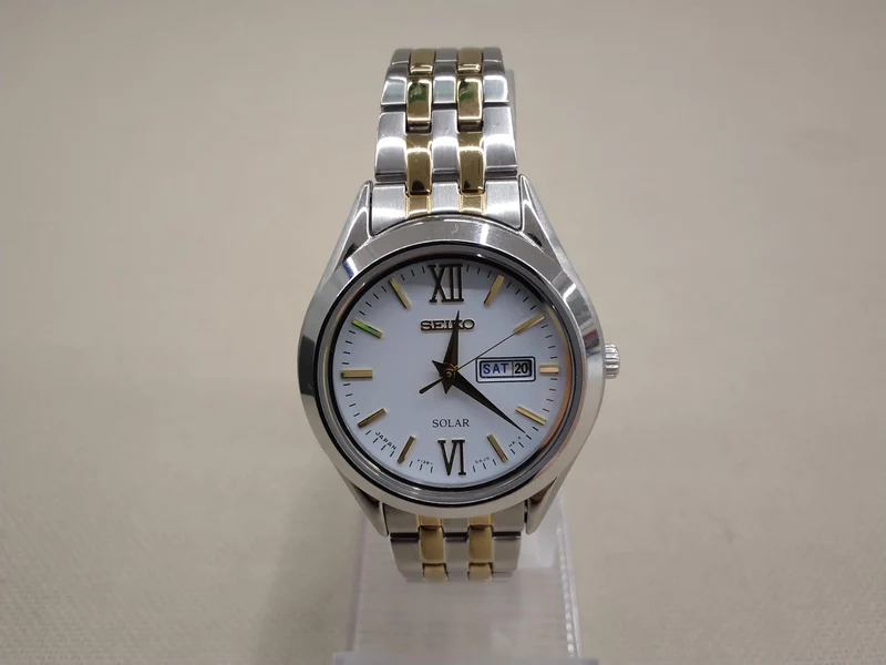 SEIKO Solar-Armbanduhr V138-0AD0