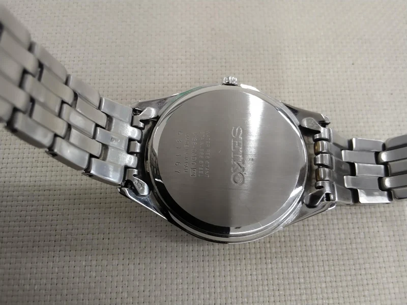 SEIKO Solar-Armbanduhr V138-0AD0