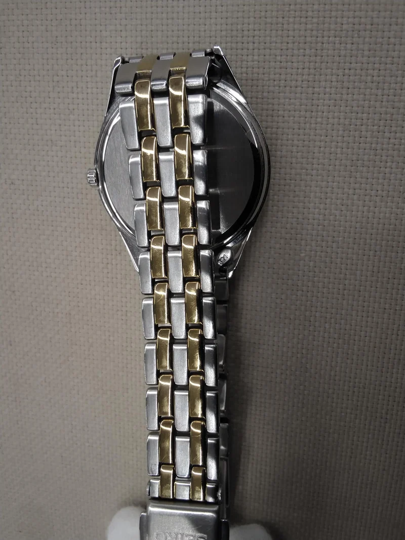 SEIKO Solar-Armbanduhr V138-0AD0