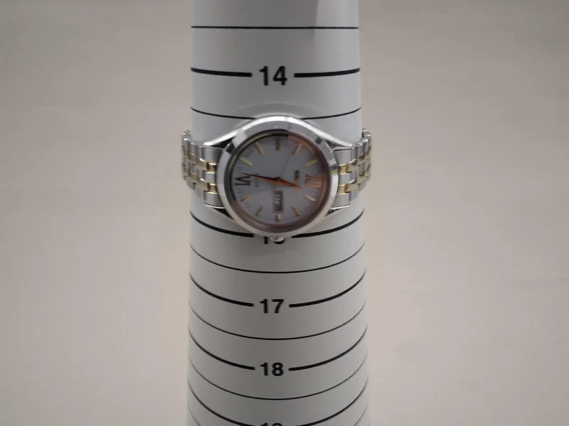 SEIKO Solar-Armbanduhr V138-0AD0