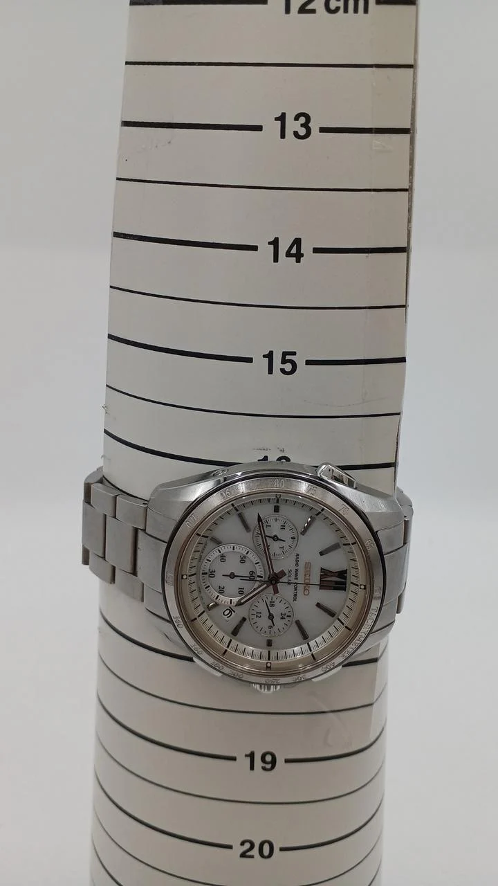 SEIKO Solar-Armbanduhr 8B82-0AL0