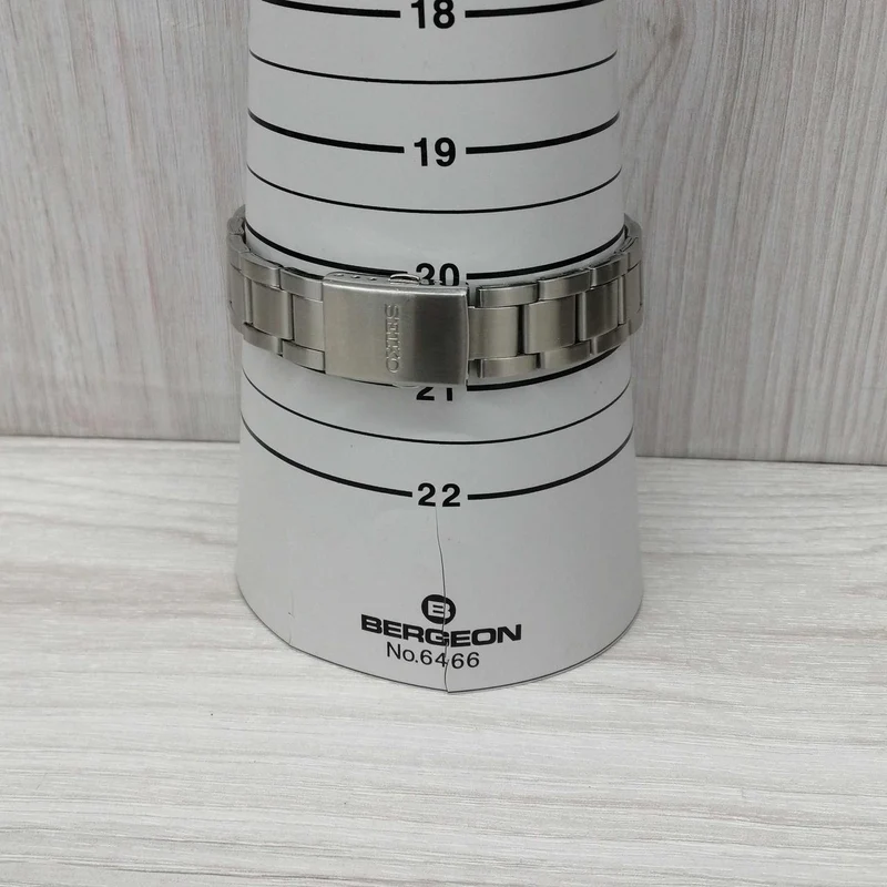 SEIKO Quartz 8T63-00R0