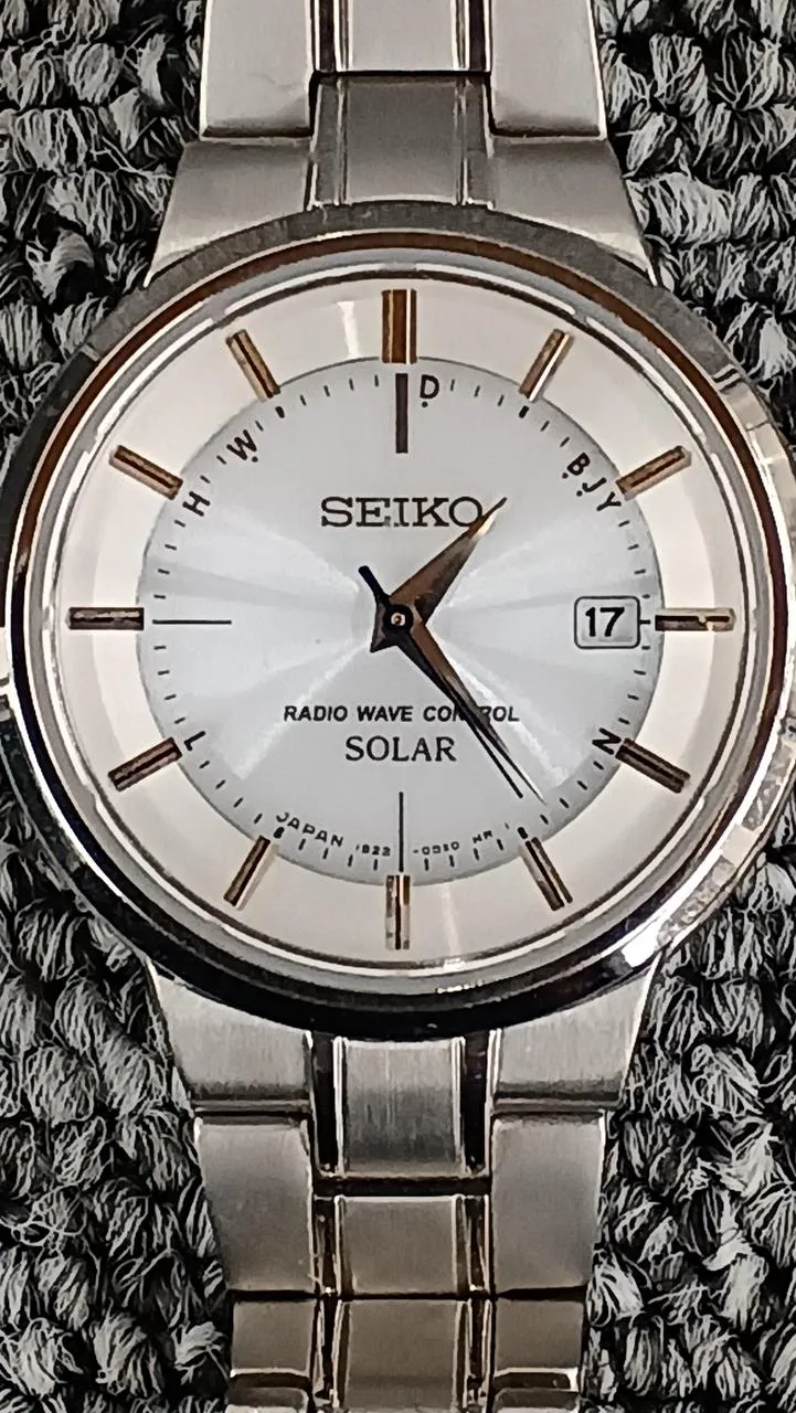 SEIKO Quarz-Analog-Armbanduhr 1B22-0BA0