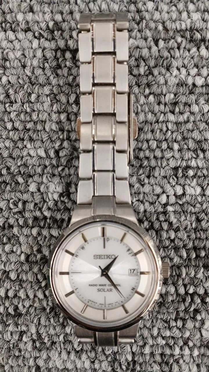SEIKO Quarz-Analog-Armbanduhr 1B22-0BA0