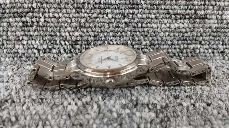 SEIKO Quarz-Analog-Armbanduhr 1B22-0BA0